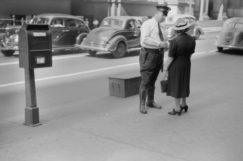 Woman Talking to Policeman, Chicago, Illinois, USA, John Vachon for Farm Security Administration July 1940