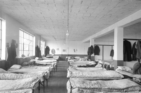 Dormitory, General View, Homeless Men's Bureau, Sioux City, Iowa, USA, Russell Lee, U.S. Resettlement Administration, December 1936