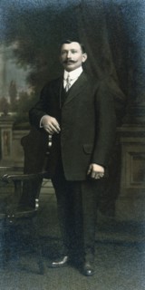 Man in Suit, Portrait, Chicago, Illinois, USA, circa 1910