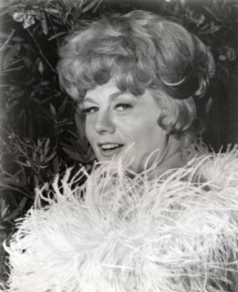 Shelley Winters, 1972