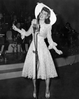 Dinah Shore, Singing on-set of the Film "Thank Your Lucky Stars", 1943