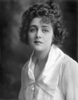 Katherine MacDonald, Portrait circa 1920