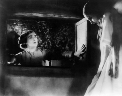Frida Richard, Camilla Horn, on-set of the Silent Film "Faust", 1926
