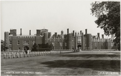 Hampton Court Palace, West Front, Borough of Richmond upon Thames, Greater London, England, UK, Postcard, circa 1920