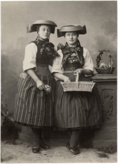 Italian Flower Girls, circa 1887