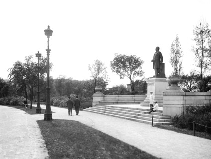 William McKinley Statue, McKinley Park, Chicago, Illinois, USA, Detroit Publishing Company, between 1905 and 1910