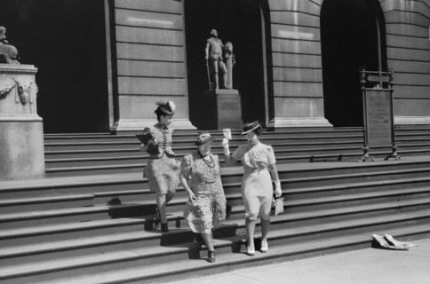 Three Women Leaving Art Institute of Chicago