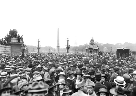 Crowd gathered to see American Troops march in Parade to Celebrate American Independence Day