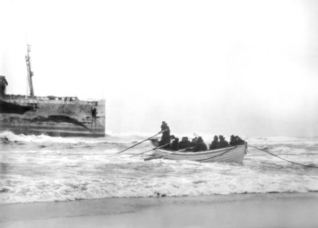 American Soldiers returning from World War I being rescued from the ship SS Northern Pacific