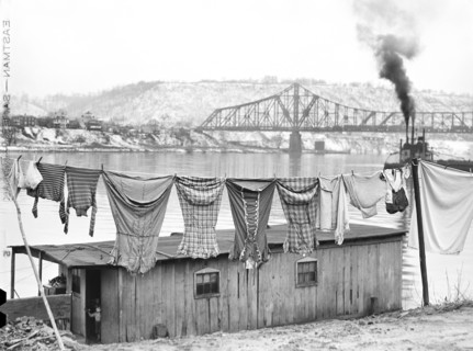 Houseboat along Ohio River, Rochester