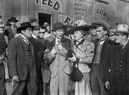 Donald O'Connor (center)