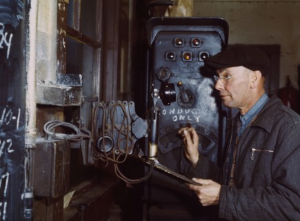 Hump Master in Railroad Yard operating Signal Switch System