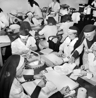 American Red Cross Women wrapping Bandages