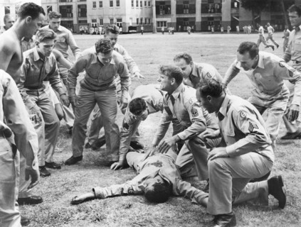 Burt Lancaster (center kneeling)