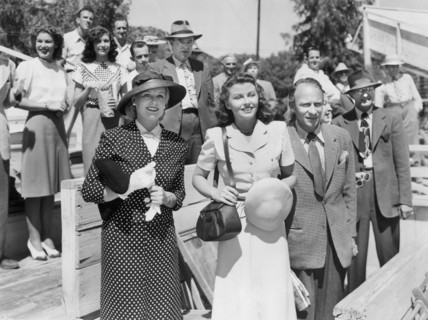 Vivian Austin  (center)