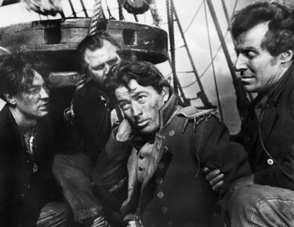 Gregory Peck (center)