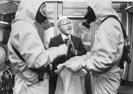 Lee Strasberg (center)