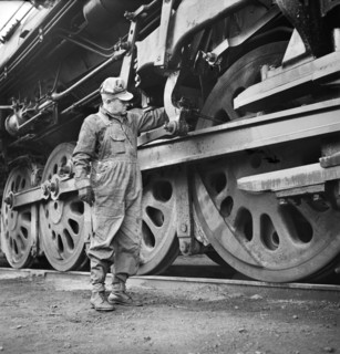 Engineer oiling his engine before going out from the Clyde yard