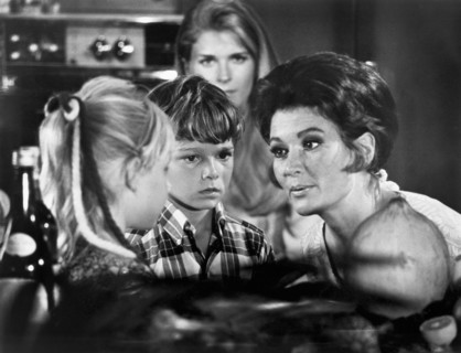 Candice Bergen (background
