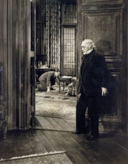 Cyril Maude (right)