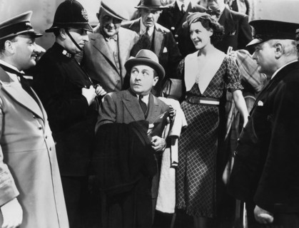 Ernest Truex (center)