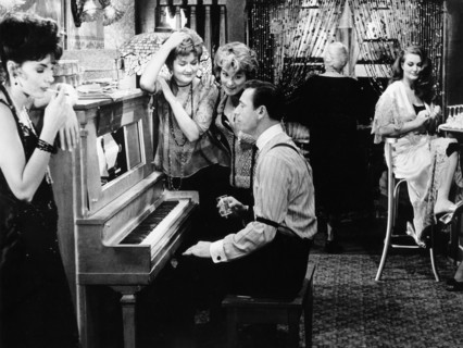 Yves Montand (at piano)