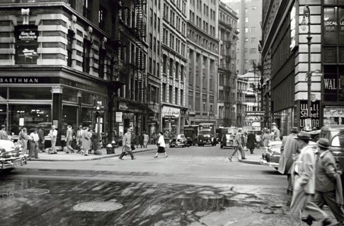 Intersection of Maiden Lane (looking south) and Broadway