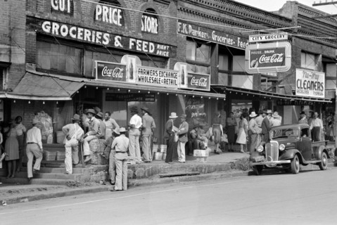 Street scene, San Augustine, Texas, USA, Russell Lee, U.S. Farm Security Administration, April 1939