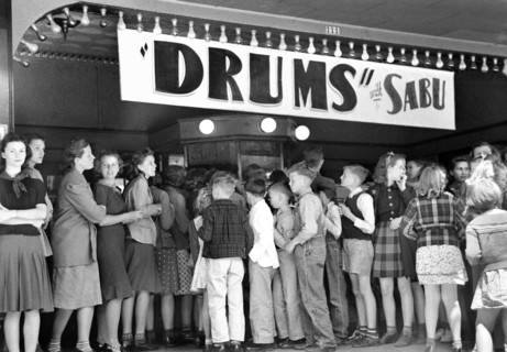 Group of schoolchildren waiting to get in the movies, San Augustine, Texas, USA, Russell Lee, U.S.