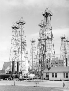Drilling operations and derricks, Kilgore, Texas, USA, Russell Lee, U.S. Farm Security