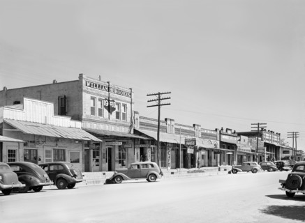 Street scene, Gonzales, Texas, USA, Russell Lee, U.S. Farm Security Administration, October 1939