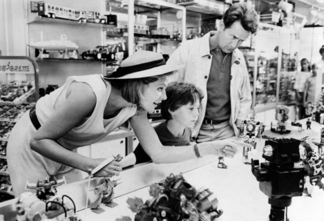 Helen Shaver, Harley Cross, Martin Sheen, on-set of the film, "The Believers", Takashi Seido, Orion