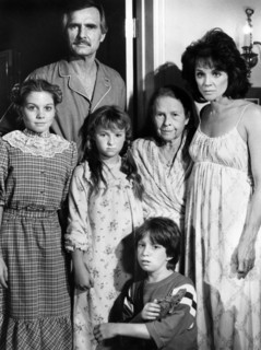 Dennis Weaver, Ruth Gordon, Valerie Harper, Kristin Cumming, Robin Ignicio, Oliver Robins, on-set