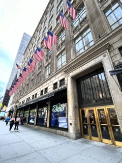 Saks Fifth Avenue Department Store, building exterior, Fifth Avenue, New York City, New York, USA