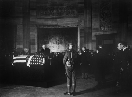 U.S. President Warren G. Harding placing wreath of flowers on casket of Unknown Soldier in rotunda