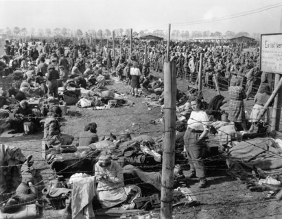 Female members of the Wehrmacht are among the inmates of the Third U.S. Army prisoner of war