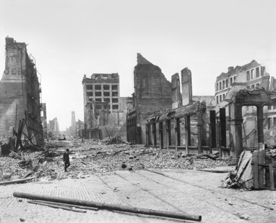 Damaged buildings after earthquake, possibly in the vicinity of Bush and Battery Streets, San