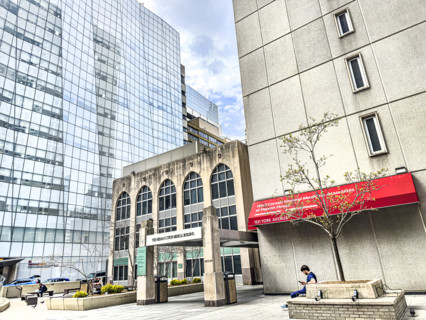 The Herman J. Stich Medical Building (center), Weill Greenberg Center (left) Weill Cornell Internal