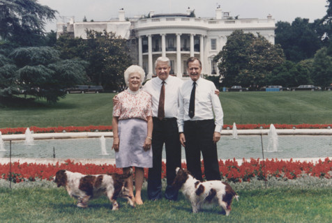 U.S. President George H.W. Bush and U.S. First Lady Barbar Bush show Russian President Boris