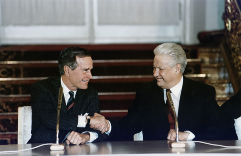 U.S. President George H.W. Bush and Russian President Boris Yeltsin signing Start II Treaty at a