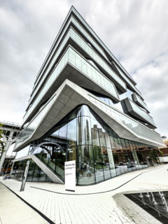 Henry R. Kravis Hall, building exterior, low angle view, Columbia University Business School,