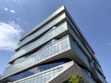 Henry R. Kravis Hall, building exterior, low angle view, Columbia University Business School,