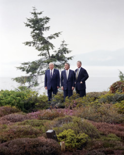 U.S. President Bill Clinton with Russian President Boris Yeltsin and Canadian Prime Minister Brian