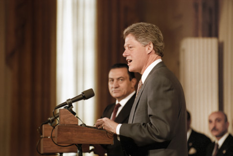 U.S. President Bill Clinton and Egyptian President Hosni Mubarak holding joint press conference in