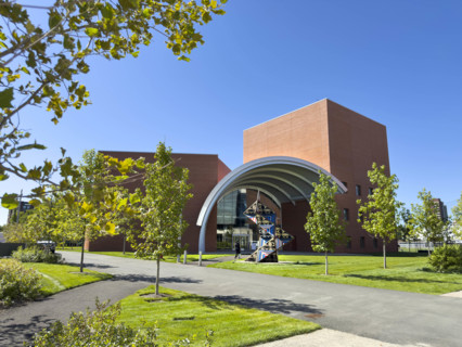 Edward and Joyce Linde Music Building, building exterior, Massachusetts Institute of Technology,