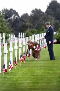 U.S. President Ronald Reagan and U.S. First Lady Nancy Reagan visiting grave of Theodore Roosevelt