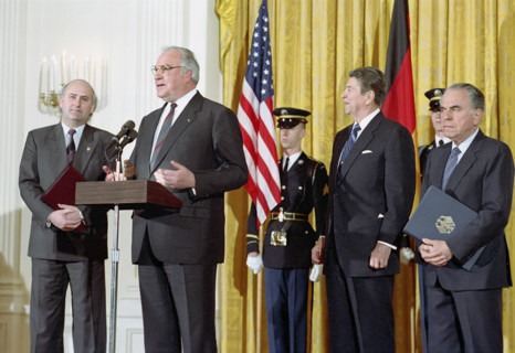 U.S. President Ronald Reagan during a working visit of Chancellor Helmut Kohl of The Federal