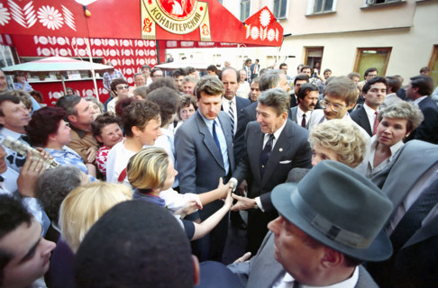 U.S. President  Ronald Reagan and U.S. First Lady Nancy Reagan greeting citizens on Arbat Street