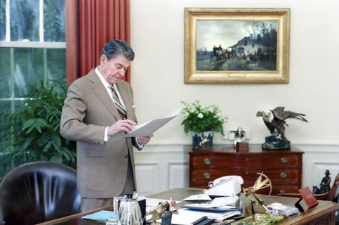 U.S. President Ronald Reagan working at his desk, White House Oval Office, Washington, D.C., USA,