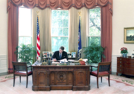 U.S. President Ronald Reagan working at his desk, White House Oval Office, Washington, D.C., USA,